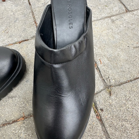 Aerosoles Emon Black Leather Women's Clogs - Picture 3 of 8